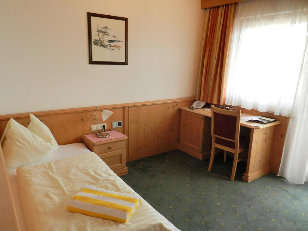 Hotel Hubertus Mit Erlebnislandgasthof Reitherwirt Kitzbühel Pokoj fotografie